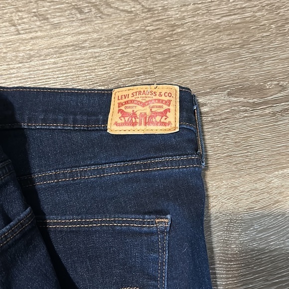 Ladies Levi Jeans‎ 👖 - Picture 2 of 6